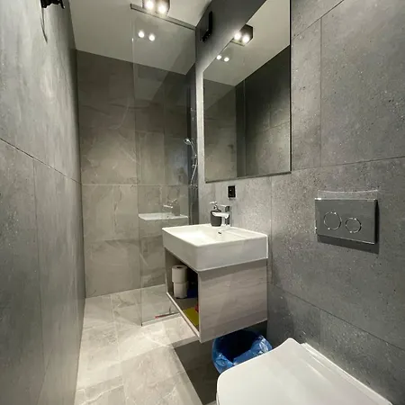 Проживание в семье Sara Ii *