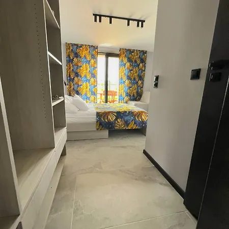 Sara Ii Проживание в семье