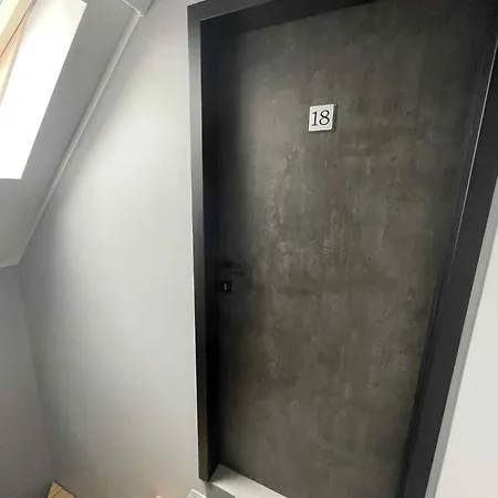 Sara Ii Проживание в семье Карвиа